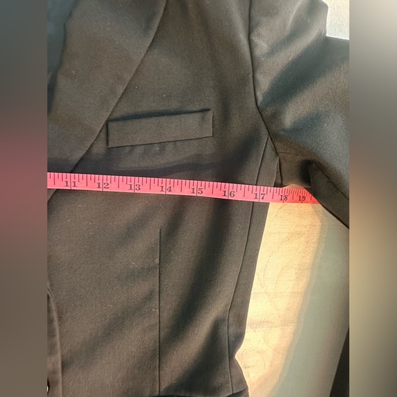 Black Blazer Lightly Used Lined Size 2 /XS Preppy Academia Sexy CEO - Picture 7 of 7